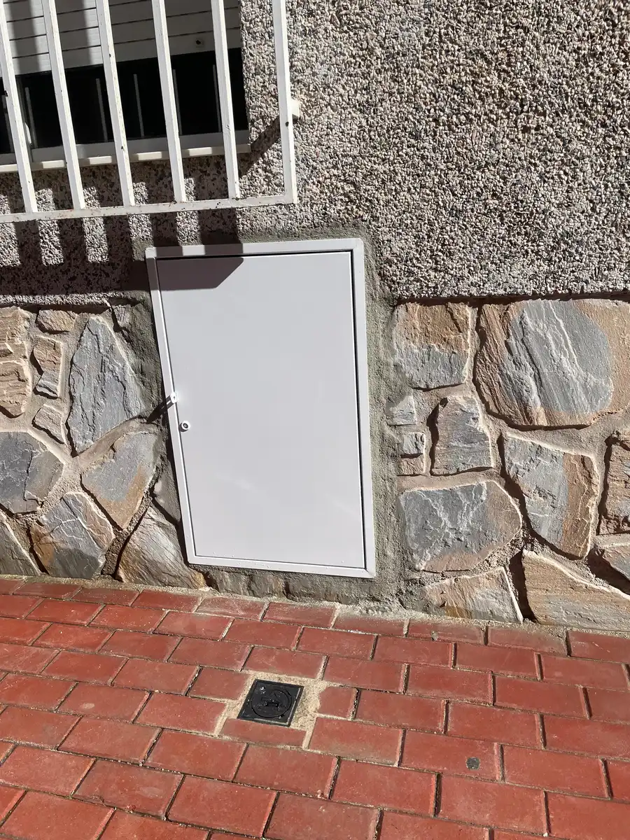 Puerta Acometida Fachada Piedra